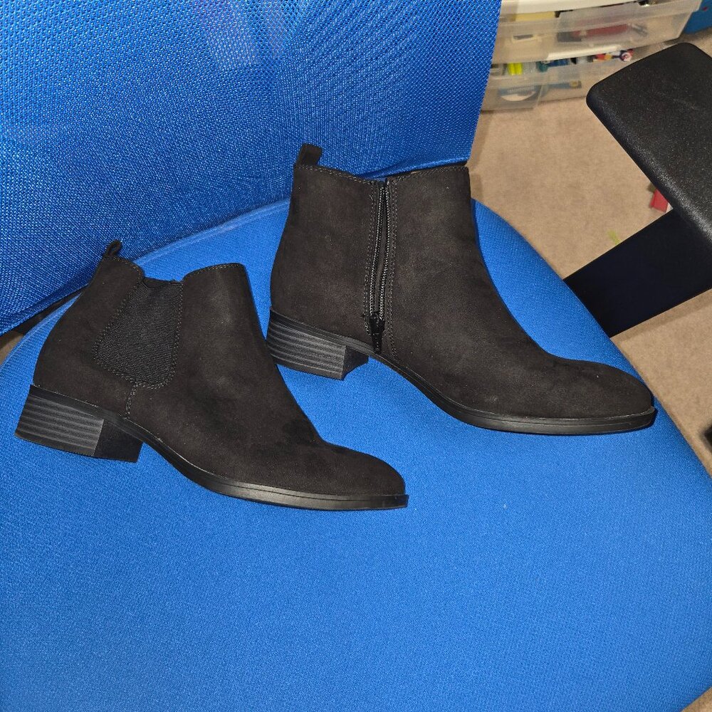 White Mountain W33426 Ankle Gabby Bootie Womens Size 9 1/2 M Black Side Zip